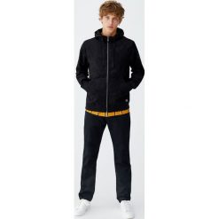 Kurtka z kapturem ze sztucznego zamszu. Szare kurtki męskie Pull&Bear, m, bez wzorów, z kapturem. Za 159,00 zł.
