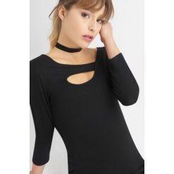 T-shirty damskie: Koszulka z ozdobnym dekoltem