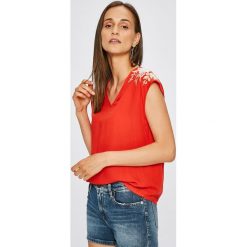 Vero Moda - Top Evy. Czerwone topy damskie marki Vero Moda, s, z haftami, z wiskozy. W wyprzedaży za 79,90 zł.