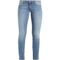 Boyfriendy damskie: Mustang GINA SKINNY Jeans Skinny Fit strong bleach
