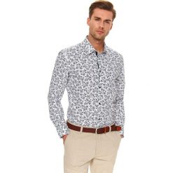 Koszula wzorzysta o dopasowanym kroju. Niebieskie koszule męskie Top Secret, na lato, m, bez wzorów, z bawełny, eleganckie, bez kołnierzyka, z długim rękawem. W wyprzedaży za 49,99 zł.