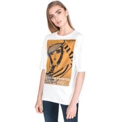 Scotch & Soda Koszulka Biały. Białe koszulki damskie Scotch & Soda, l, z nadrukiem, z bawełny, bez kołnierzyka, z krótkim rękawem. Za 309,95 zł.
