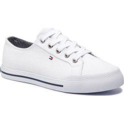 Tenisówki TOMMY HILFIGER - Essential Sneaker FW0FW03853 White 100. Białe półbuty damskie TOMMY HILFIGER, bez wzorów, z gumy, bez obcasa, na płaskiej podeszwie, bez zapięcia. Za 299,00 zł.