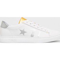 Trussardi Jeans - Buty. Białe buty sportowe damskie Trussardi Jeans, bez wzorów, z jeansu, sportowe. W wyprzedaży za 299,90 zł.
