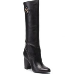 Kozaki GUESS - Lemmie FL8LEE LEA11 BLACK. Czarne kozaki damskie Guess, ze skóry ekologicznej, bez obcasa, bez zapięcia. W wyprzedaży za 939,00 zł.