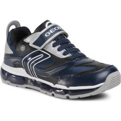 Sneakersy GEOX - J Android B. B J0444B 0CEFU C0673 DD Navy/Silver. Niebieskie trampki chłopięce Geox, bez wzorów, ze skóry ekologicznej, na rzepy. Za 329,00 zł.