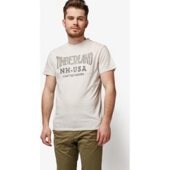 Timberland Koszulka Ss Whiteface River Vintage Inspired Tee , beżowy, rozmiar L. Brązowe koszulki męskie Timberland, m, z nadrukiem, z bawełny, eleganckie, z okrągłym kołnierzem, z krótkim rękawem, krótkie. W wyprzedaży za 99,99 zł.