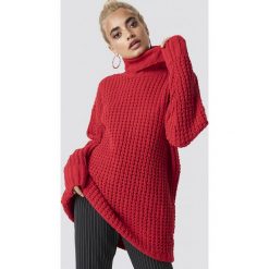 NA-KD Trend Gruby sweter oversize - Red. Białe golfy damskie marki NA-KD Trend, z nadrukiem, z jersey, z okrągłym kołnierzem. Za 161,95 zł.