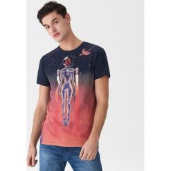T-shirt z nadrukiem - Granatowy. Niebieskie t-shirty damskie marki House, s, z nadrukiem. Za 49,99 zł.