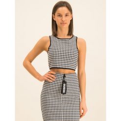 Top Guess Blanche W01P89 K9HN0. Białe bluzki damskie Guess, l, z aplikacjami, z elastanu, polo, bez rękawów. W wyprzedaży za 169,00 zł.