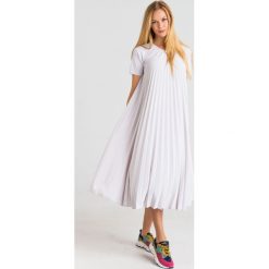 SUKIENKA COMUNE MAX MARA LEISURE. Sukienki damskie Max Mara Leisure, na imprezę, xs, z aplikacjami, z materiału, z okrągłym kołnierzem, bez rękawów, midi. Za 1049,00 zł.