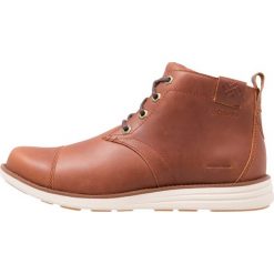 Columbia IRVINGTON CHUKKA WP Buty trekkingowe cinnamon/maple. Brązowe buty trekkingowe męskie Columbia, z materiału, outdoorowe. W wyprzedaży za 423,20 zł.