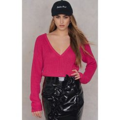 Josefin Ekström for NA-KD Sweter z głębokim dekoltem V - Pink. Różowe swetry oversize damskie marki Josefin Ekström for NA-KD, m, z bawełny. W wyprzedaży za 64,78 zł.