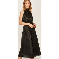 Answear - Sukienka. Czarne sukienki damskie ANSWEAR, s, bez wzorów, z poliesteru, ze stójką, bez rękawów, midi, rozkloszowane. W wyprzedaży za 129,90 zł.