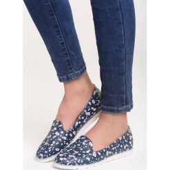 Granatowe Lordsy Favorite Little Flower. Niebieskie lordsy damskie Multu, bez obcasa. Za 29,99 zł.