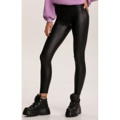 Czarne Legginsy Larsa. Czarne legginsy damskie Renee, s, bez wzorów. Za 69,99 zł.
