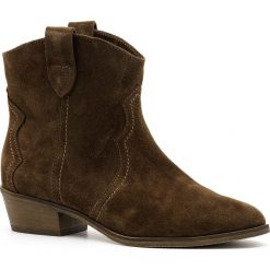 Brązowe welurowe botki na nikim obcasie 28A. Pomarańczowe botki damskie Neścior, z weluru, eleganckie, na niskim obcasie, na zamek. W wyprzedaży za 249,00 zł.