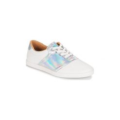 Buty André LIZZIE. Białe trampki i tenisówki damskie Andre, bez wzorów, bez zapięcia. Za 279,20 zł.