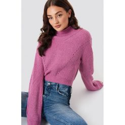 NA-KD Sweter z dzianiny z golfem - Pink. Różowe swetry damskie NA-KD, bez wzorów, z dzianiny, bez rękawów. Za 141,95 zł.