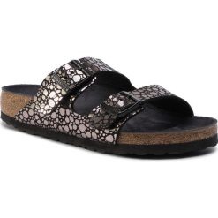 Klapki BIRKENSTOCK - Arizona Bs 1008871 Metallic Stones Black. Szare klapki damskie Birkenstock, bez wzorów, ze skóry, bez obcasa. Za 309,00 zł.