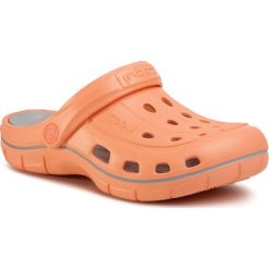 Klapki COQUI - Jumper 6352-100-6046 Coral/Khaki Grey. Pomarańczowe klapki damskie Coqui, bez wzorów, z tworzywa sztucznego, bez obcasa. Za 79,00 zł.