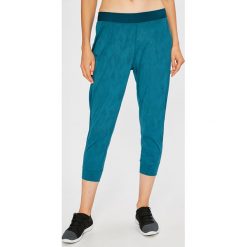 Under Armour - Spodnie Balance. Zielone spodnie damskie Under Armour, s, bez wzorów, z elastanu, z obniżonym stanem. W wyprzedaży za 129,90 zł.