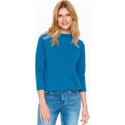 BLUZA NIEROZPINANA DAMSKA, GŁADKA. Niebieskie bluzy sportowe damskie marki Top Secret, na lato, z jeansu. W wyprzedaży za 44,99 zł.