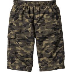 Długie bermudy Regular Fit bonprix oliwkowy moro. Zielone spodenki i szorty męskie bonprix, s, moro, długie. Za 74,99 zł.