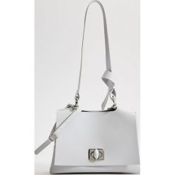 Torebka saddle bag - Niebieski. Niebieskie torebki klasyczne damskie Mohito, bez wzorów, bez dodatków. Za 119,99 zł.