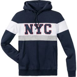 Bluza z kapturem Slim Fit bonprix ciemnoniebieski. Niebieskie bluzy męskie bonprix, s, z nadrukiem, z kapturem, bez rękawów, z kapturem. Za 99,99 zł.