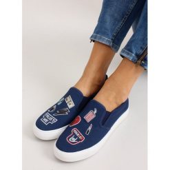 Trampki slip-on granatowe MAURISE. Buty sportowe damskie FunKee.pl, z haftami, z tkaniny, bez zapięcia. Za 50,39 zł.