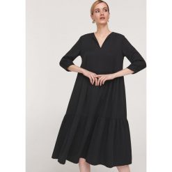 Sukienka z Tencelu™ - Czarny. Czarne sukienki damskie Reserved, bez wzorów, bez kołnierzyka, bez rękawów. Za 139,99 zł.