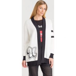 KARDIGAN PINKO. Białe swetry damskie Pinko, s, z haftami, z bawełny, klasyczne, bez rękawów, bez kaptura. Za 879,00 zł.