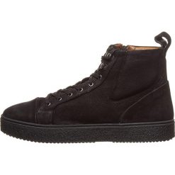 Skórzane sneakersy w kolorze czarnym. Czarne sneakersy męskie Otto Kern, na sznurówki. W wyprzedaży za 349,95 zł.
