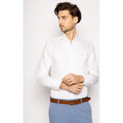 Koszula Tommy Hilfiger Tailored Twill Classic TT0TT06138. Białe koszule męskie Tommy Hilfiger Tailored, m, bez wzorów, z bawełny, casualowe, bez kołnierzyka, bez rękawów. W wyprzedaży za 169,00 zł.