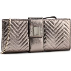 Torebka GUESS - Night Twist (MQ) Evening Bags HWMQ75 87730 PEW. Żółte torebki klasyczne damskie Guess, z aplikacjami, ze skóry ekologicznej, wizytowe, bez dodatków. Za 459,00 zł.