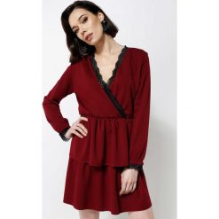 Bordowa Sukienka Deep Love. Czerwone sukienki damskie other, bez wzorów, z koronki, bez kołnierzyka, z długim rękawem, długie, mini, kopertowe. Za 34,99 zł.