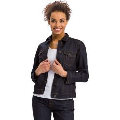 Kurtka dżinsowa w kolorze granatowym. Niebieskie kurtki damskie Cross Jeans, m, bez wzorów, bez kaptura. W wyprzedaży za 109,95 zł.