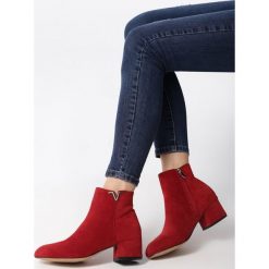 Czerwone Botki Alberta. Czerwone botki damskie Born2be, na niskim obcasie, na zamek. Za 129,99 zł.