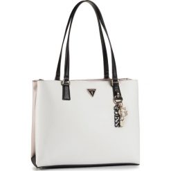 Torebka GUESS - Becca (VG) HWVG77 42230 WHITE MULTI. Różowe torebki klasyczne damskie Guess, z aplikacjami, ze skóry ekologicznej, klasyczne, bez dodatków. Za 739,00 zł.