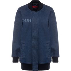 Kurtka jeansowa Hugo Gillinda 50426425. Niebieskie kurtki damskie HUGO, xs, bez wzorów, z elastanu, bez kaptura. W wyprzedaży za 729,00 zł.