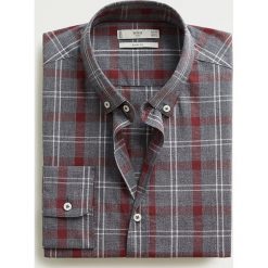 Mango Man - Koszula Mela. Brązowe koszule męskie Mango Man, s, bez wzorów, z bawełny, casualowe, button down, z długim rękawem. Za 139,90 zł.