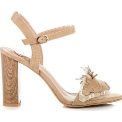 Sandały na słupku boho MAGGIE. Różowe sandały damskie marki KYLIE, bez wzorów, boho, bez obcasa, na słupku, bez zapięcia. Za 89,99 zł.
