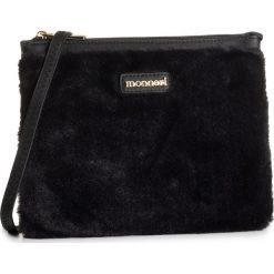 Torebka MONNARI - BAG8130-020 Black. Czarne listonoszki damskie Monnari, bez wzorów, ze skóry ekologicznej, bez dodatków. W wyprzedaży za 109,00 zł.
