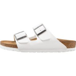 Birkenstock ARIZONA Kapcie white. Białe kapcie męskie marki Birkenstock, z materiału. Za 299,00 zł.