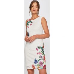 Desigual - Sukienka. Niebieskie sukienki damskie Desigual, na co dzień, bez wzorów, z elastanu, casualowe, z okrągłym kołnierzem, bez rękawów, mini, proste. Za 399,90 zł.