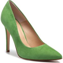 Szpilki SOLO FEMME - 34201-A8-I58/000-04-00 Zielony. Zielone półbuty damskie Solo Femme, bez wzorów, ze skóry, bez obcasa, na obcasie, bez zapięcia. W wyprzedaży za 209,00 zł.