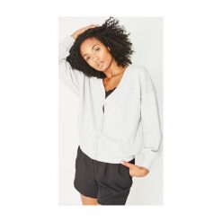 Bluza damska. Szare długie bluzy damskie marki Promod, z dzianiny. Za 69,50 zł.