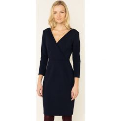 Sukienka koktajlowa Luisa Spagnoli Gori 536308. Niebieskie sukienki damskie Luisa Spagnoli, bez wzorów, z elastanu, wizytowe, bez kołnierzyka, bez rękawów. W wyprzedaży za 799,00 zł.