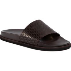 Klapki BOSS - Cliff 50430867 10221468 01 Dark Brown. Czarne klapki męskie Boss, bez wzorów, ze skóry ekologicznej. W wyprzedaży za 679,00 zł.